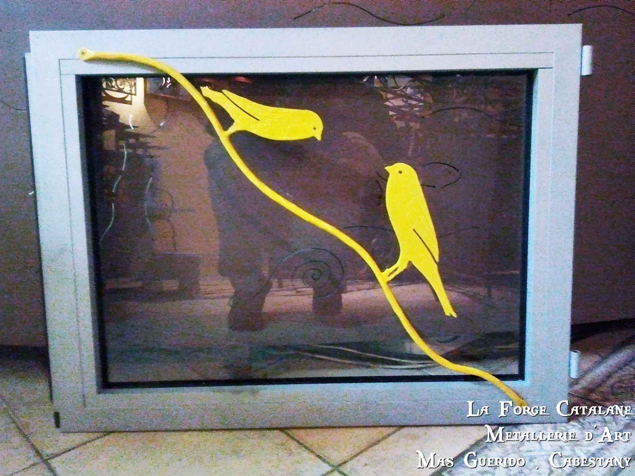 decoration fenetre oiseaux sur branche fer forge catalane cabestany.jpg